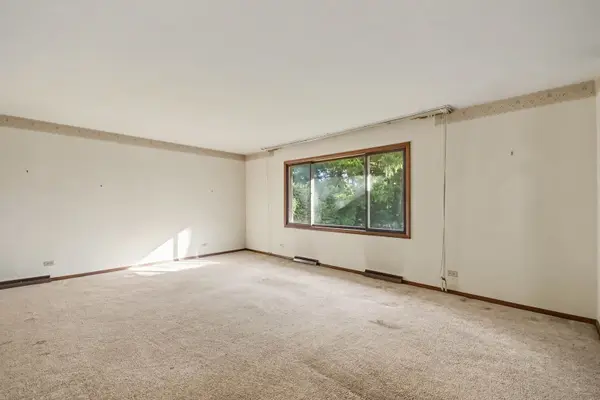940 Ridgeland AVE, Mundelein, IL 60060