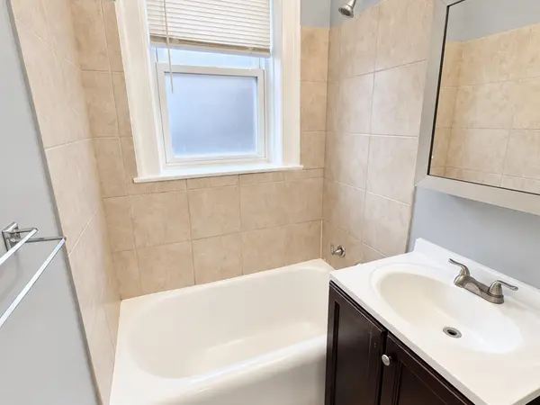 8012 S Essex AVE #3S, Chicago, IL 60617