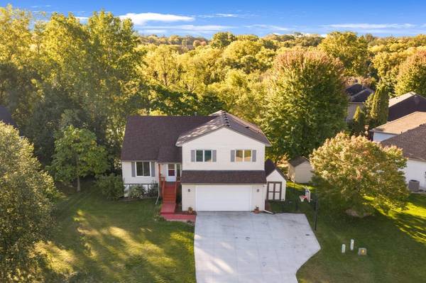 1001 Forest Glen CT, Burnsville, MN 55337