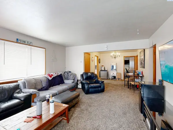 645,645 1/2 NE Maple St, Pullman, WA 99163-0000