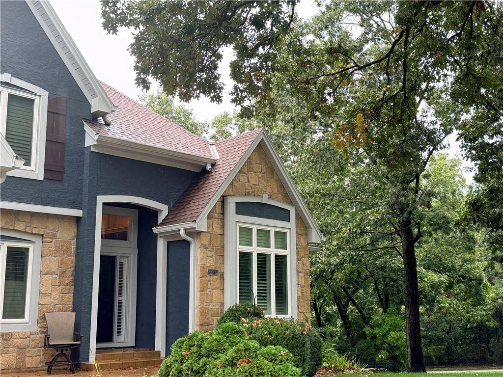 6400 Gladstone DR, Shawnee, KS 66218