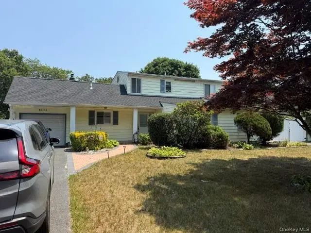 1077 Sipp AVE, Medford, NY 11763