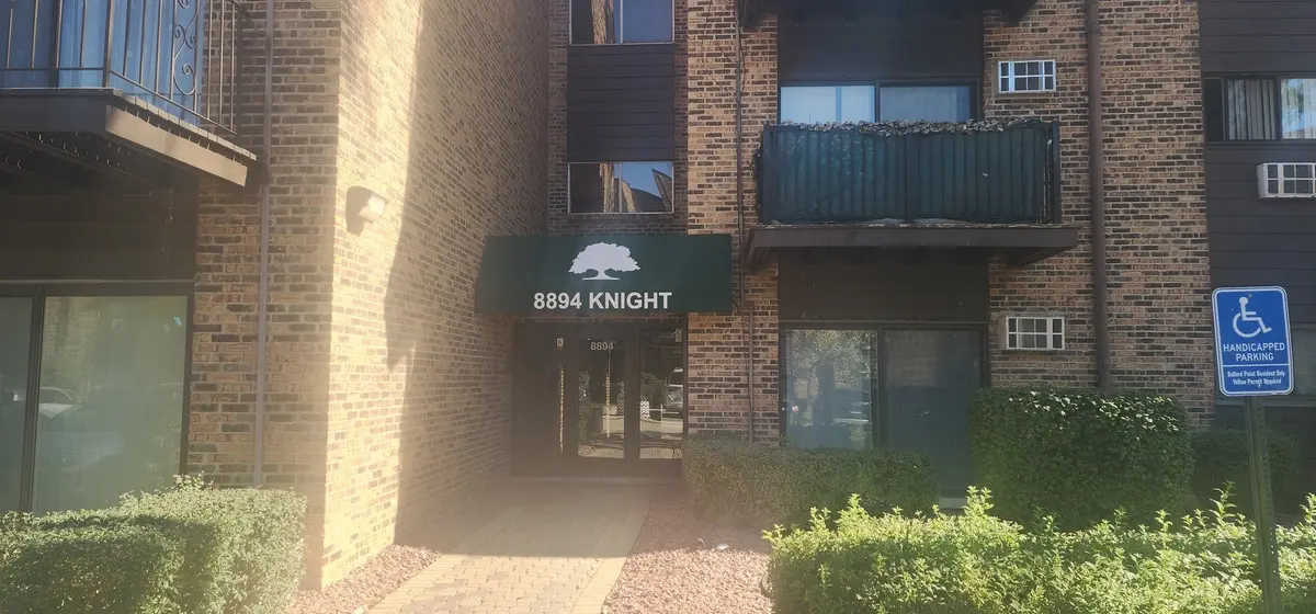 8894 Knight AVE #213, Des Plaines, IL 60016