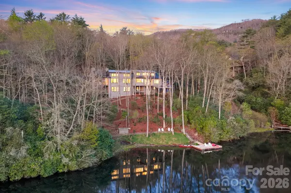 95 Cardinal TRCE, Lake Toxaway, NC 28747