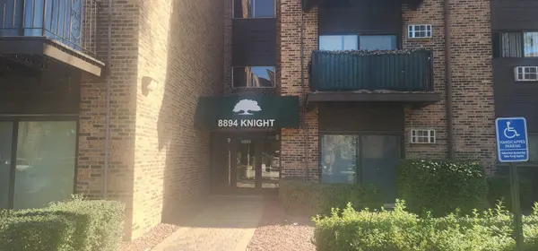 8894 Knight AVE #213, Des Plaines, IL 60016