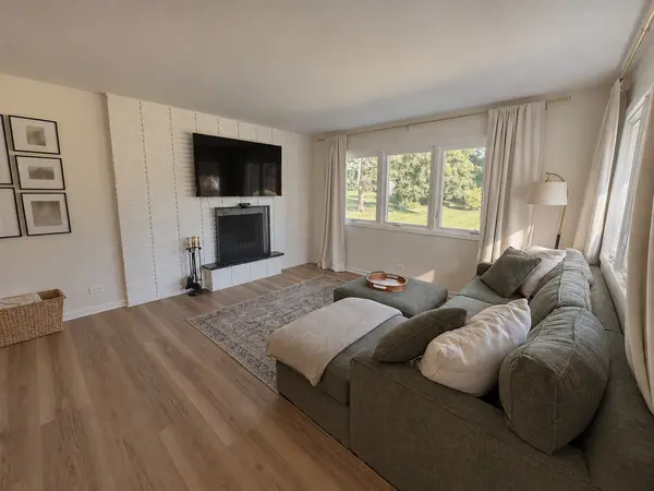 22W142 Buena Vista DR, Glen Ellyn, IL 60137