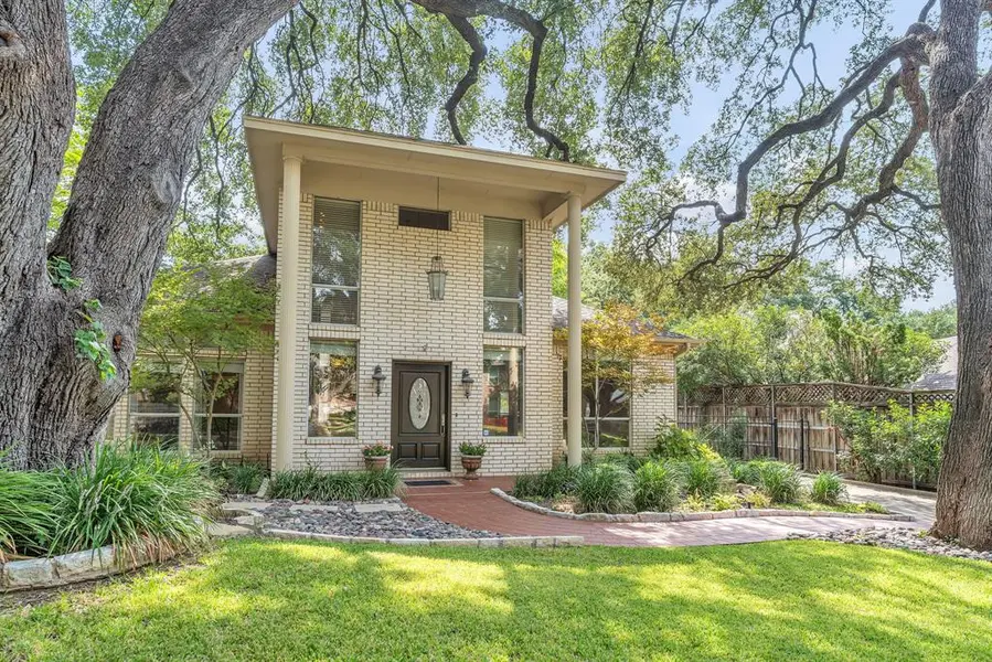6904 Allen Place Drive, Fort Worth, TX 76116