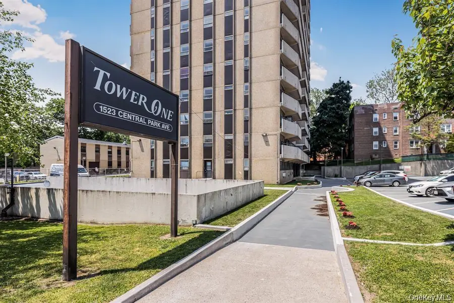 1523 Central Park #8F, Yonkers, NY 10710
