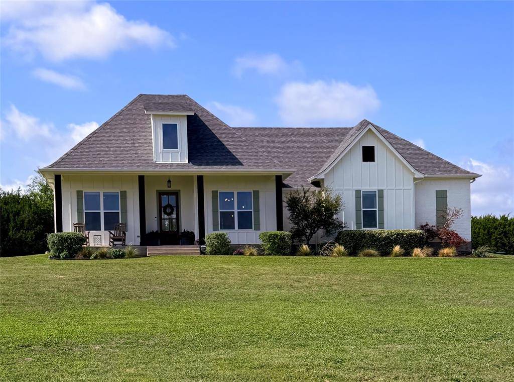 400 Stone Mountain Court, Cresson, TX 76035