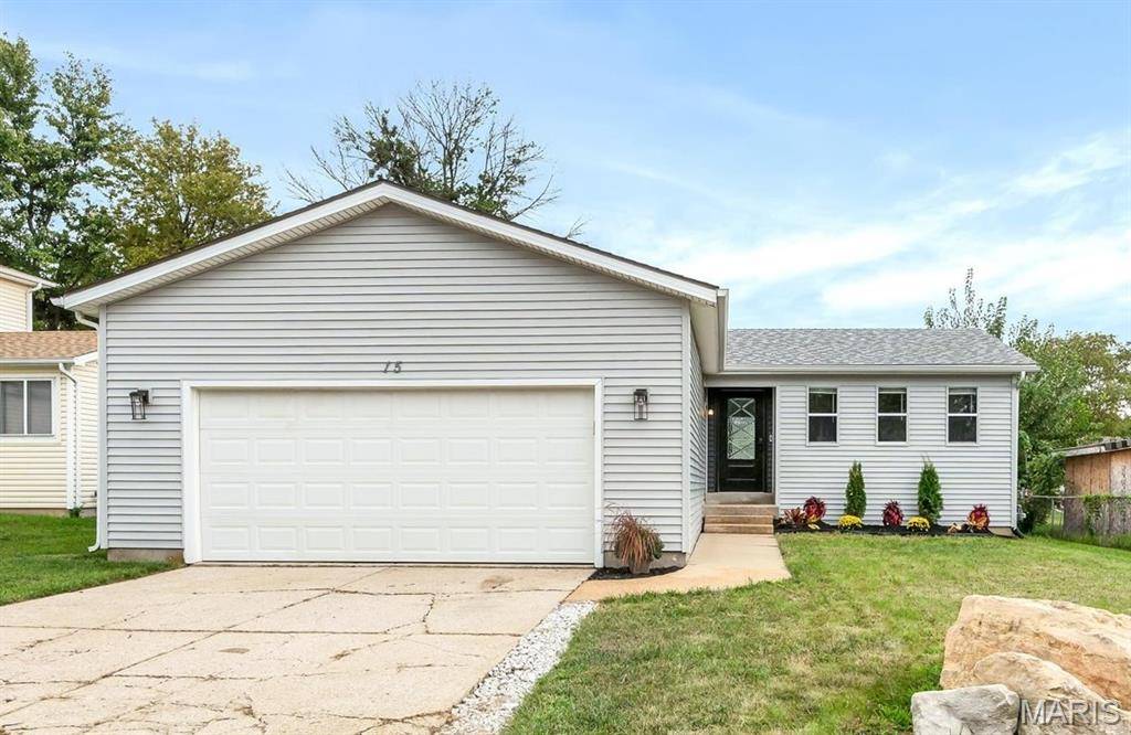 15 Laura Hill RD, St Peters, MO 63376