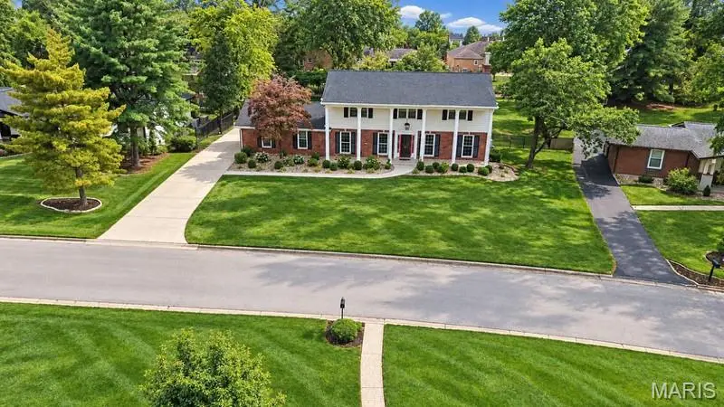 12120 Hibler DR, Creve Coeur, MO 63141
