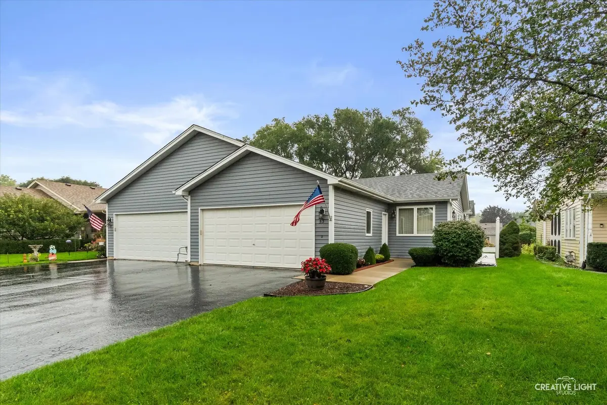 53 Silver TRL, North Aurora, IL 60542
