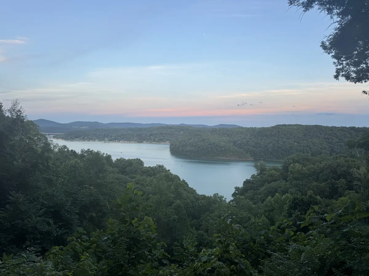 105 Thompson Ln, Byrdstown, TN 38549