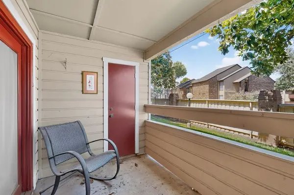 1909 Chasewood Circle #112, Arlington, TX 76011
