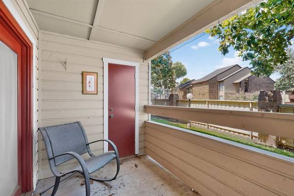 1909 Chasewood Circle #112, Arlington, TX 76011