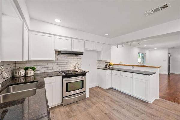 2626 Alden Avenue, Dallas, TX 75211