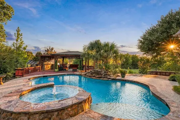 1917 Kings Pass, Heath, TX 75032