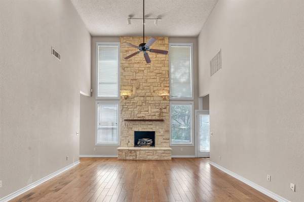 6904 Allen Place Drive, Fort Worth, TX 76116
