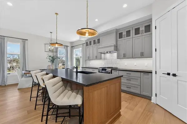 2760 W 133rd TER, Leawood, KS 66209