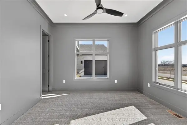 2760 W 133rd TER, Leawood, KS 66209