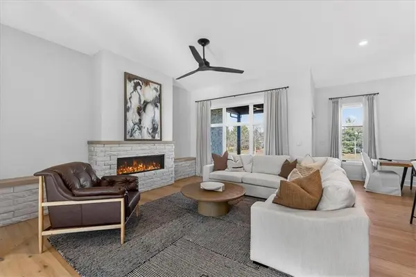 2760 W 133rd TER, Leawood, KS 66209