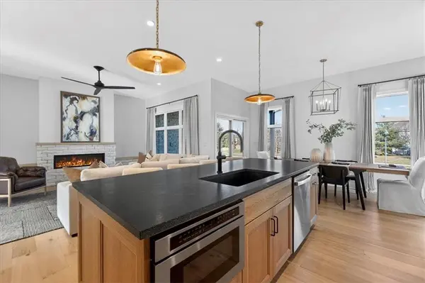2760 W 133rd TER, Leawood, KS 66209