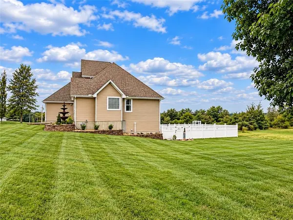 10841 Rocky Branch TRL, Higginsville, MO 64037