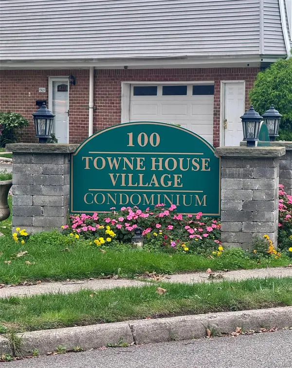 502 Towne House VLG, Hauppauge, NY 11749