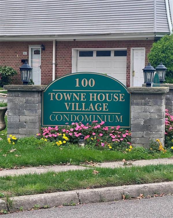 502 Towne House VLG, Hauppauge, NY 11749