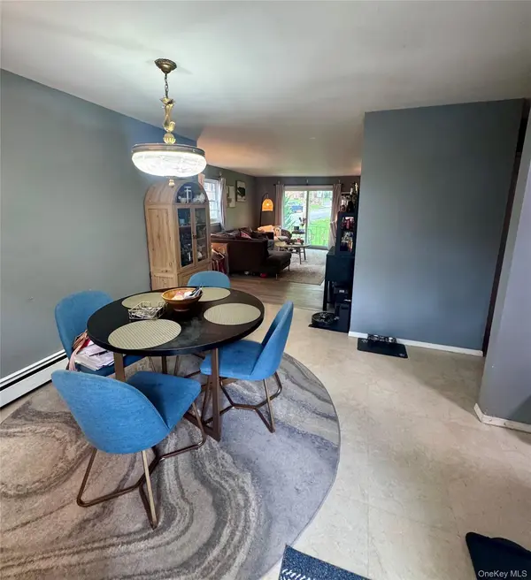 502 Towne House VLG, Hauppauge, NY 11749