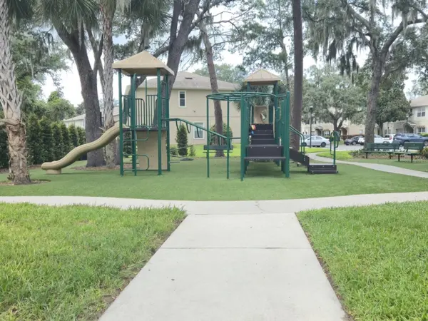 5866 FISHHAWK RIDGE DR, Lithia, FL 33547