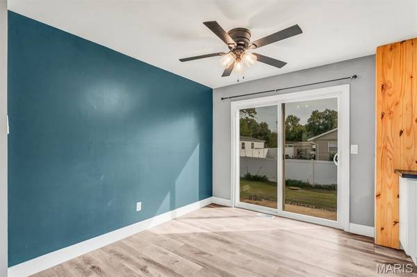 15 Laura Hill RD, St Peters, MO 63376
