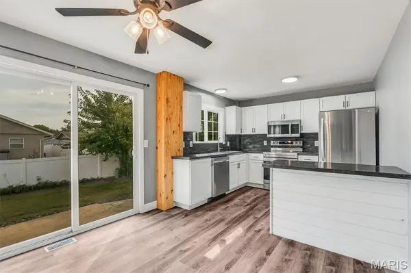 15 Laura Hill RD, St Peters, MO 63376