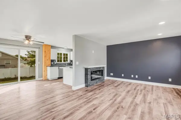 15 Laura Hill RD, St Peters, MO 63376