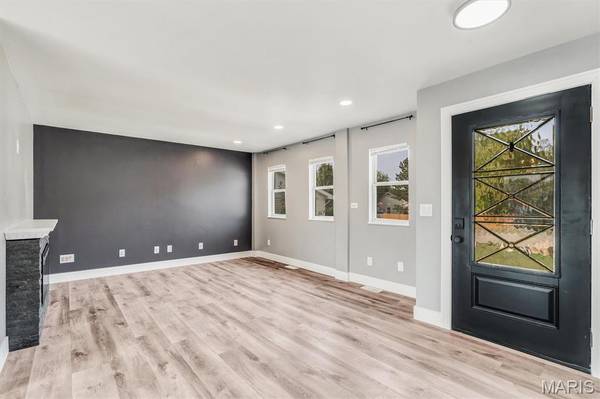 15 Laura Hill RD, St Peters, MO 63376