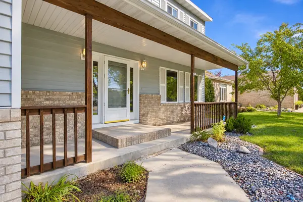 1014 Sommerset DR, West Fargo, ND 58078