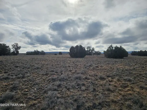 27555 W Fort Rock RD, Seligman, AZ 86337