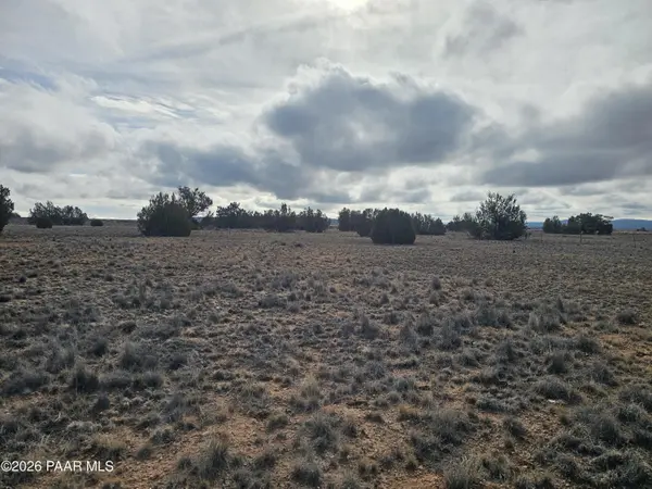 27555 W Fort Rock RD, Seligman, AZ 86337