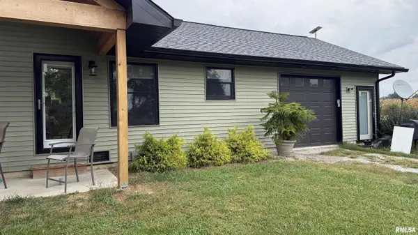 20276 Gudgel AVE, Petersburg, IL 62675