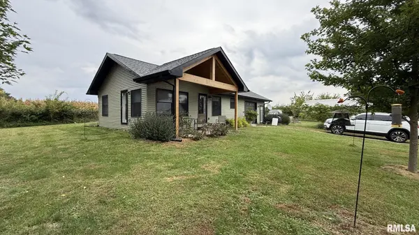 20276 Gudgel AVE, Petersburg, IL 62675