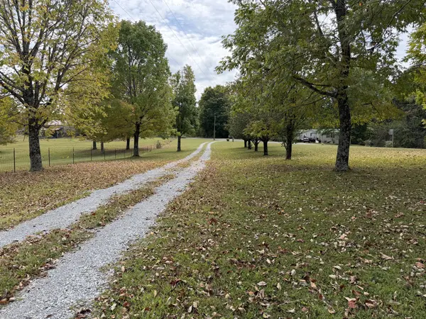 2288 Old Blacktop Rd, Mc Ewen, TN 37101