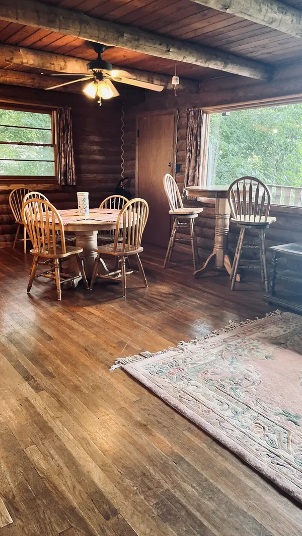 105 Thompson Ln, Byrdstown, TN 38549