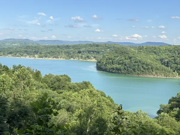 105 Thompson Ln, Byrdstown, TN 38549
