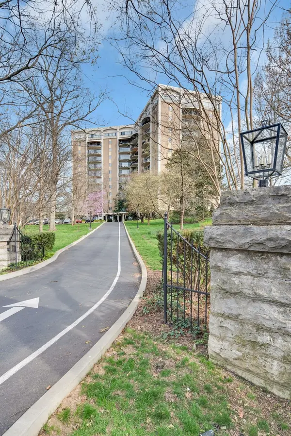 4215 Harding Pike #1203, Nashville, TN 37205