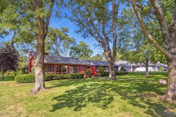 3640 SW Drury LN, Topeka, KS 66604