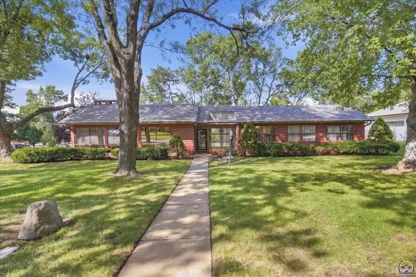3640 SW Drury LN, Topeka, KS 66604