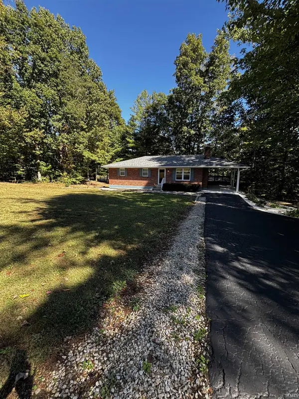 518 S Gobbler Knob RD, Pekin, IN 47165