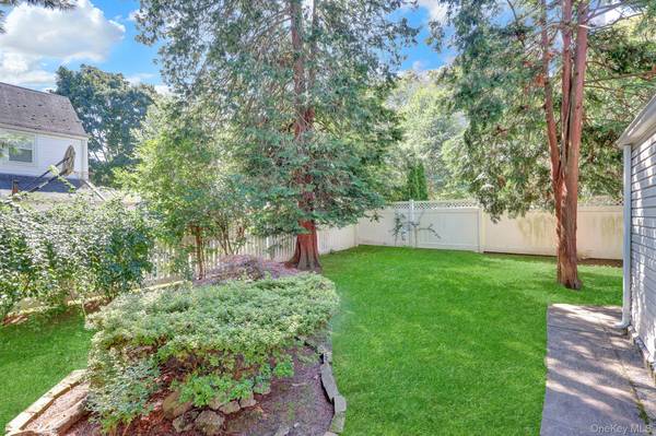 77 Elton RD, Stewart Manor, NY 11530