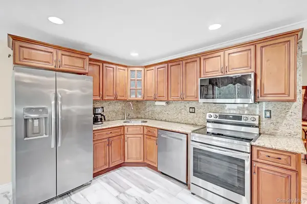 1233 12th ST, West Babylon, NY 11704