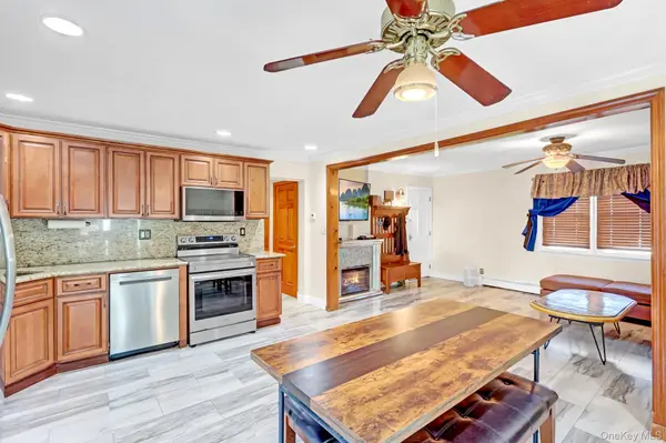 1233 12th ST, West Babylon, NY 11704